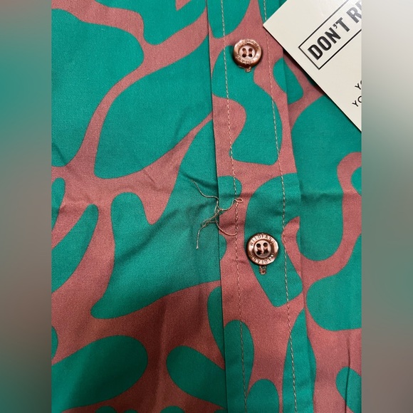 NWT Wildfang The Essential Short Sleeve Button Up Abstract Small - Picture 4 of 11